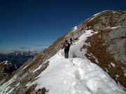 53 la traccia scavata nelle cornici di neve...